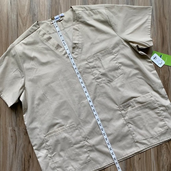 LANDAU Men's Scrub Top Beige Tan NWT - Size XL - Three Pocket V-Neck - Picture 8 of 11